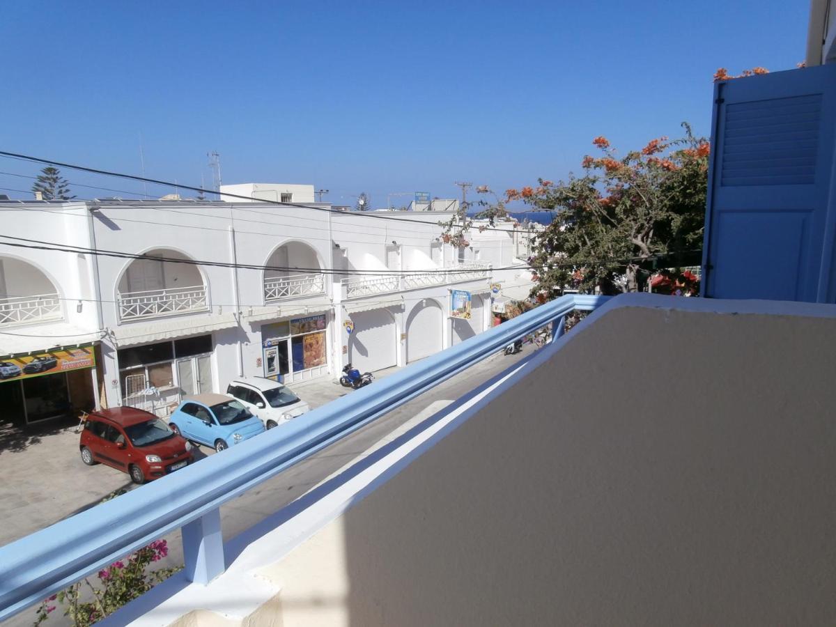 นาร์คิสซอสโฮเต็ล Hotel คามารี ภายนอก รูปภาพ