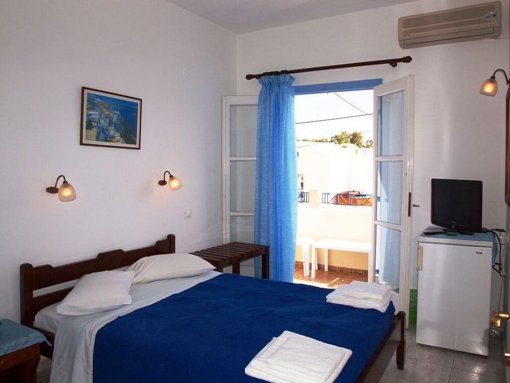 นาร์คิสซอสโฮเต็ล Hotel คามารี ภายนอก รูปภาพ