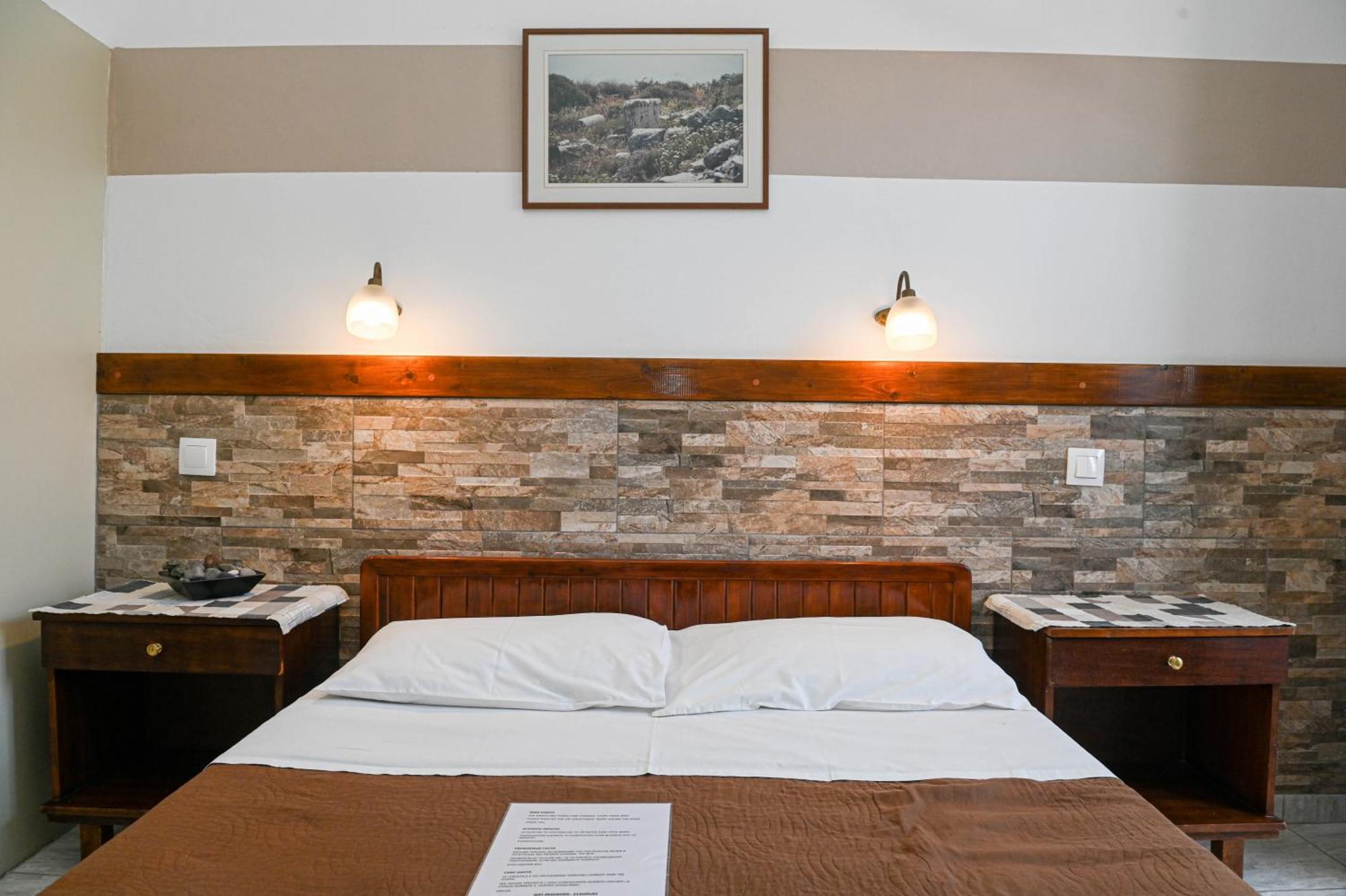 นาร์คิสซอสโฮเต็ล Hotel คามารี ภายนอก รูปภาพ