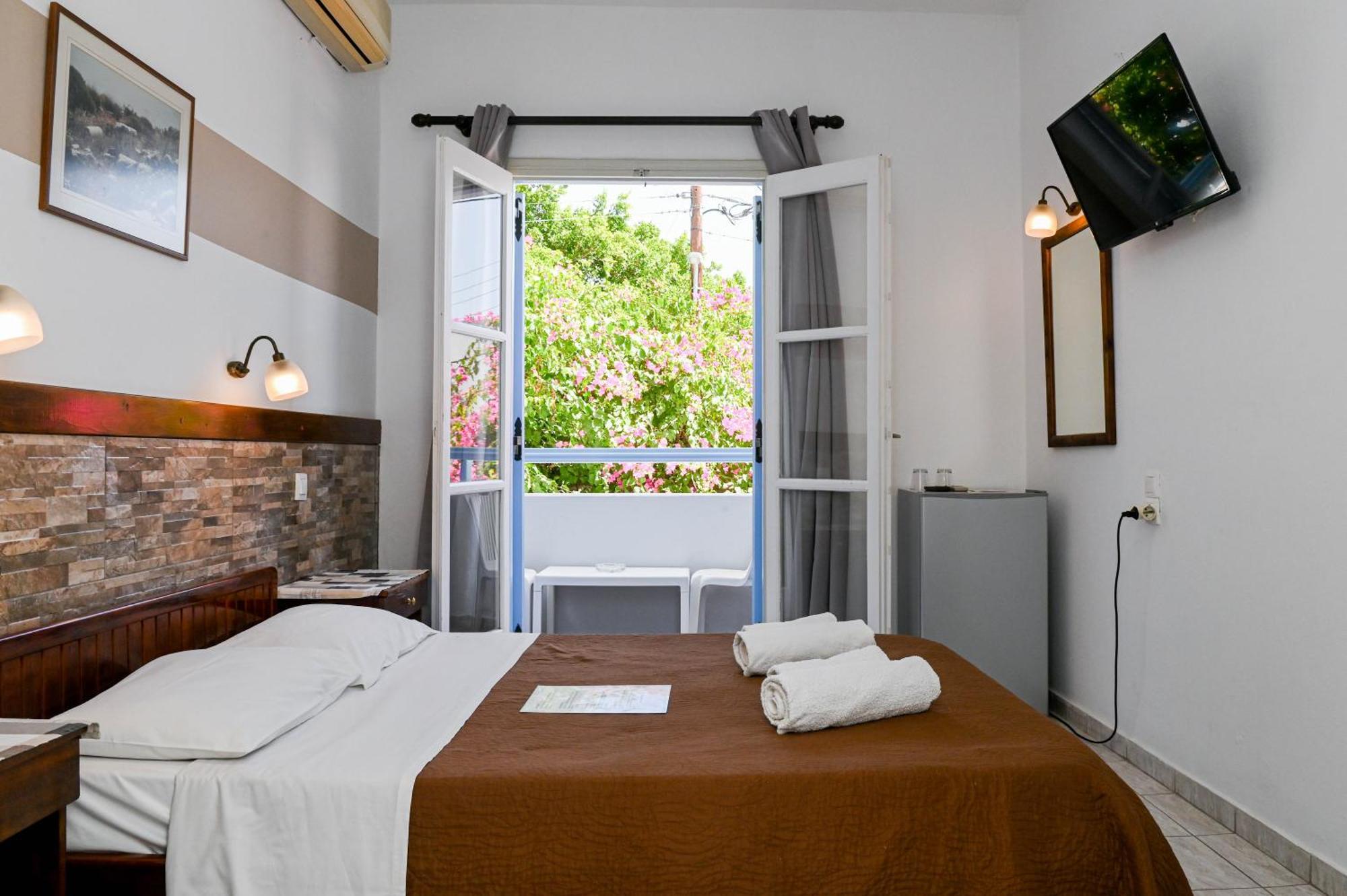 นาร์คิสซอสโฮเต็ล Hotel คามารี ภายนอก รูปภาพ