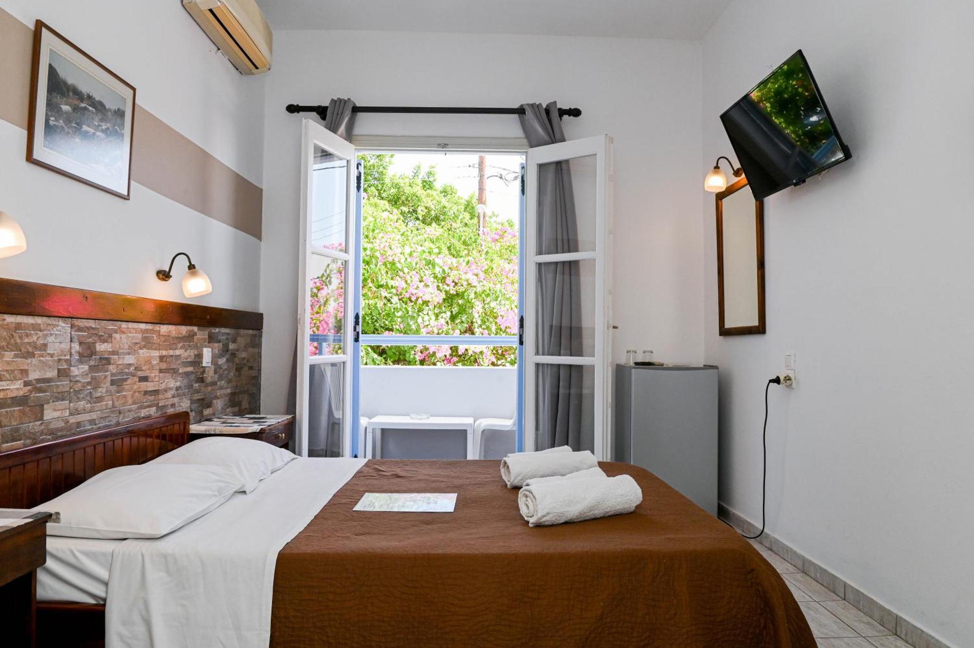 นาร์คิสซอสโฮเต็ล Hotel คามารี ภายนอก รูปภาพ