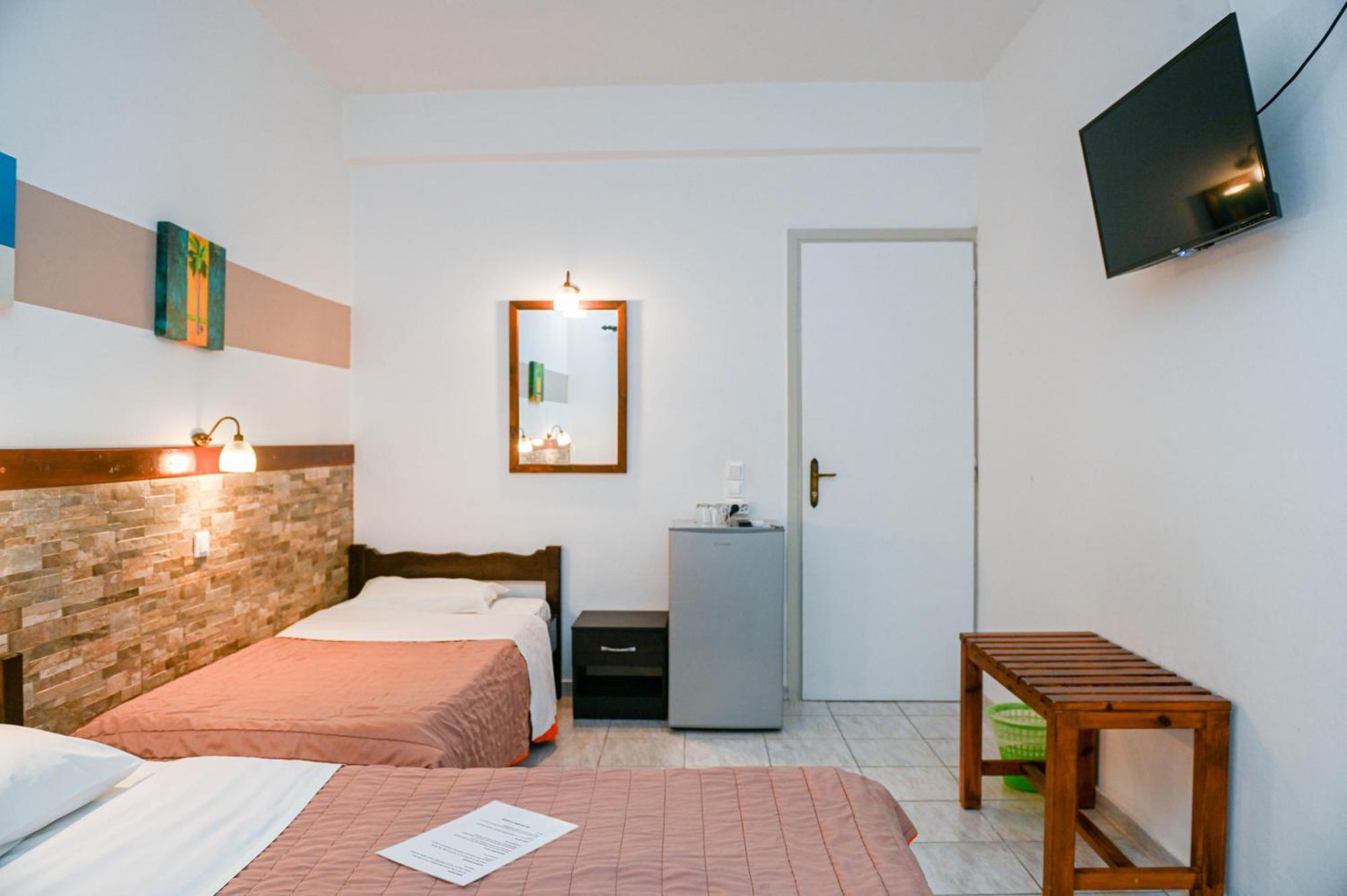 นาร์คิสซอสโฮเต็ล Hotel คามารี ภายนอก รูปภาพ