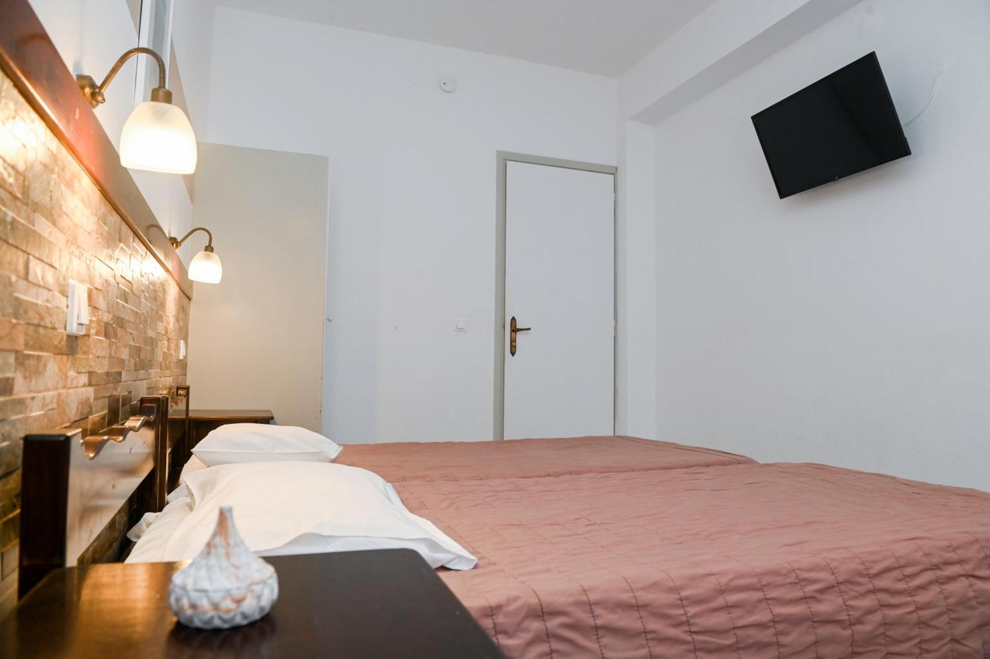 นาร์คิสซอสโฮเต็ล Hotel คามารี ภายนอก รูปภาพ