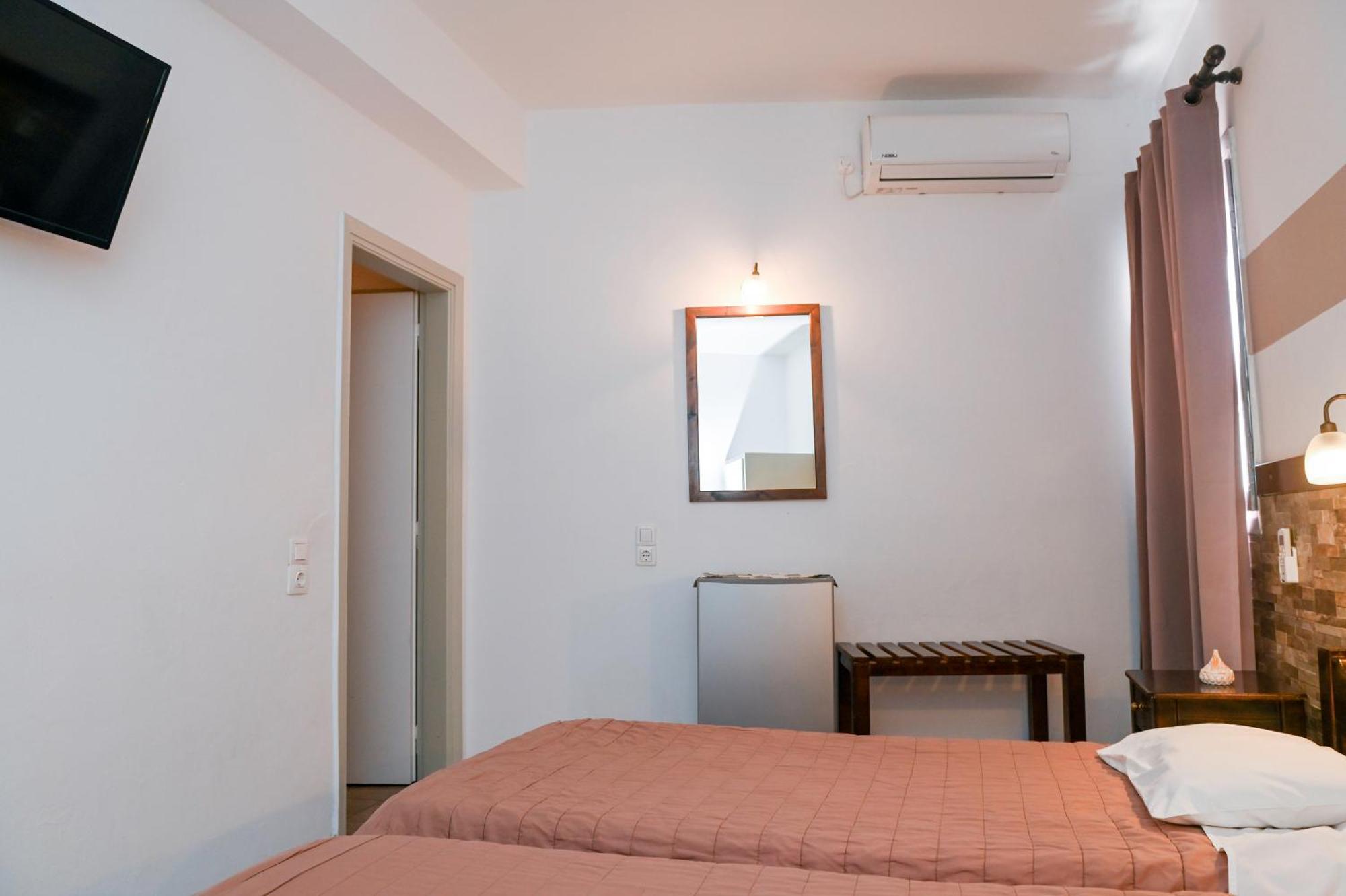 นาร์คิสซอสโฮเต็ล Hotel คามารี ภายนอก รูปภาพ