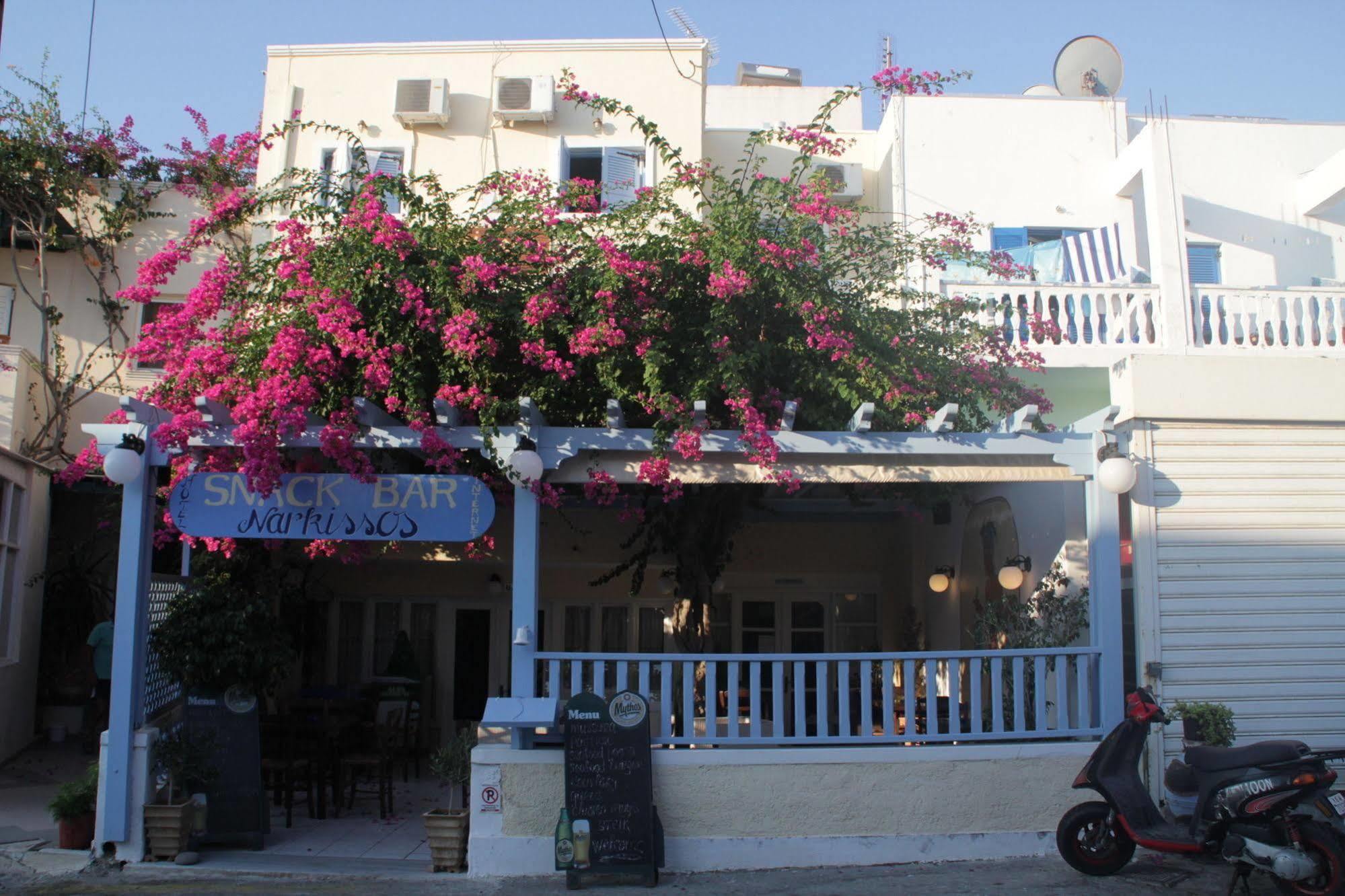 นาร์คิสซอสโฮเต็ล Hotel คามารี ภายนอก รูปภาพ